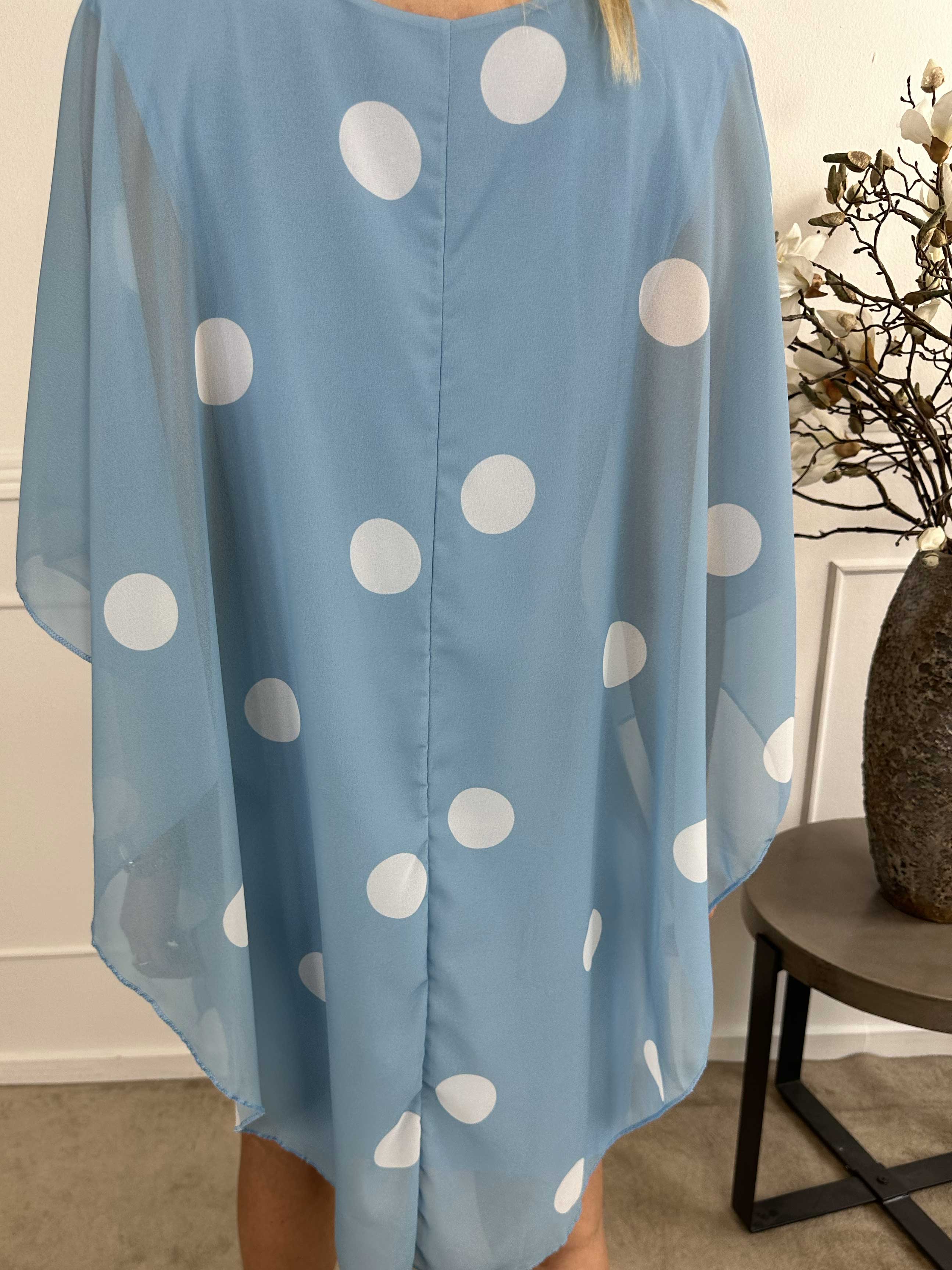 Kenya Dot - Tunikaklänning med prickigt chiffonglager